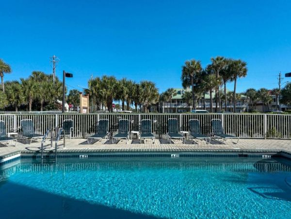 Destin Oceanfront Beach Condo Sleeps 7 Guests Full Gulf View