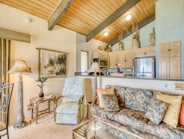 Oceanfront Vacation Condo with 2 Bedrooms & Amazing Views