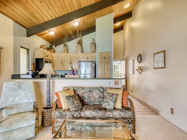 Oceanfront Vacation Condo with 2 Bedrooms & Amazing Views