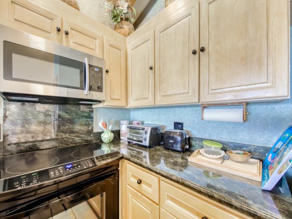 Oceanfront Vacation Condo with 2 Bedrooms & Amazing Views