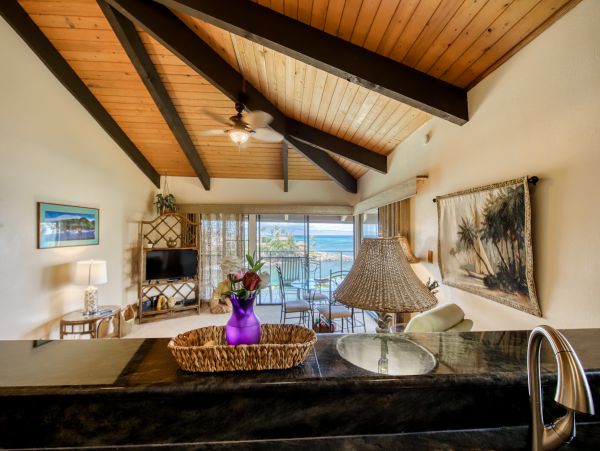 Oceanfront Vacation Condo with 2 Bedrooms & Amazing Views