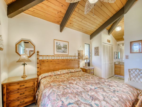 Oceanfront Vacation Condo with 2 Bedrooms & Amazing Views