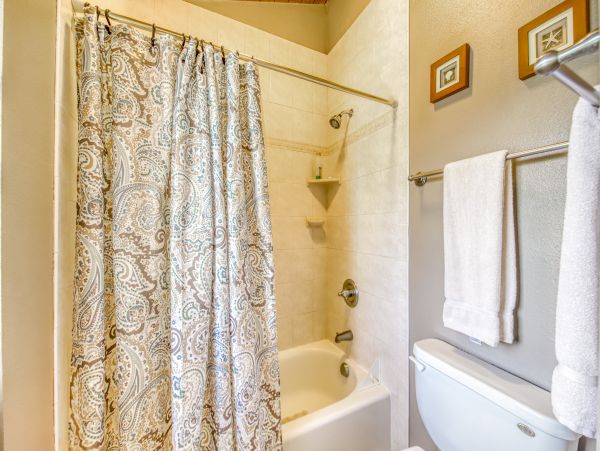 Oceanfront Vacation Condo with 2 Bedrooms & Amazing Views