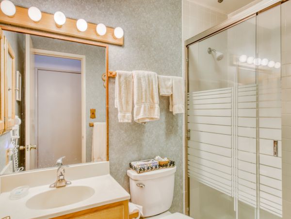 Oceanfront Vacation Condo with 2 Bedrooms & Amazing Views