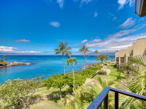 Oceanfront Vacation Condo with 2 Bedrooms & Amazing Views