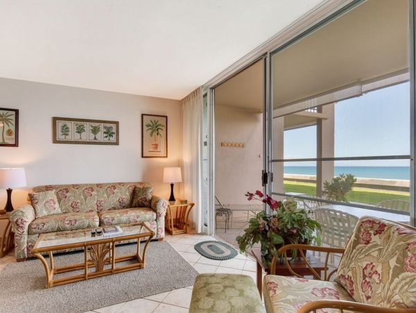Beautiful Lahaina Vacation Rental Right in the Water with Pool