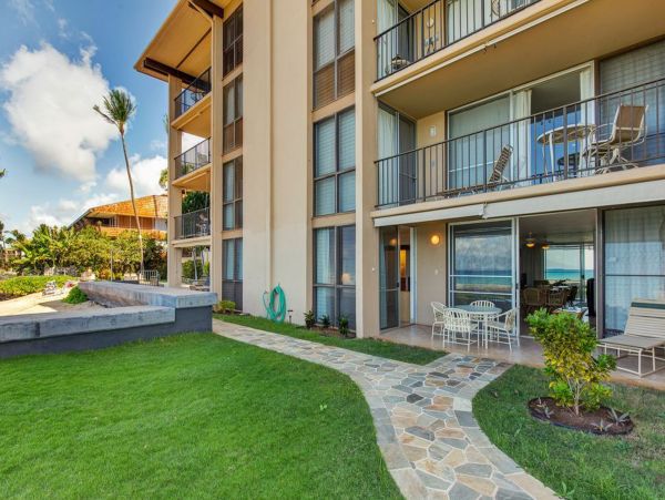 Beautiful Lahaina Vacation Rental Right in the Water with Pool
