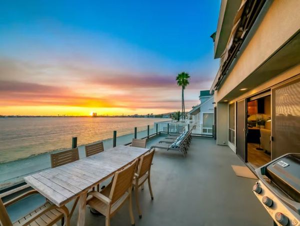 Luxury Bay Front Vacation Home in San Diego 8 Guests