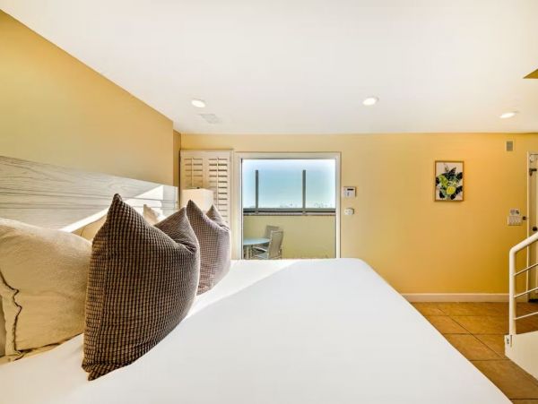 Luxury Bay Front Vacation Home in San Diego 8 Guests