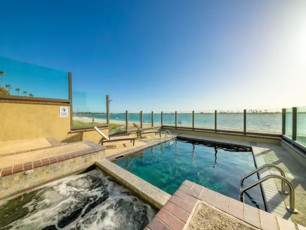 Luxury Bay Front Vacation Home in San Diego 8 Guests