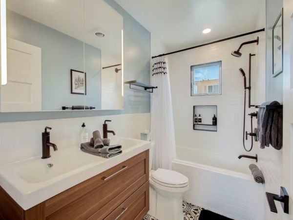 Bay View 2 Bedroom Home Plus Loft in Mission Beach Sleeps 8