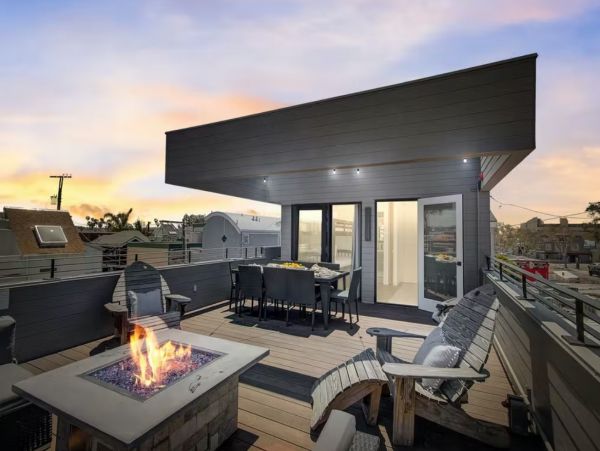 Bay View 2 Bedroom Home Plus Loft in Mission Beach Sleeps 8