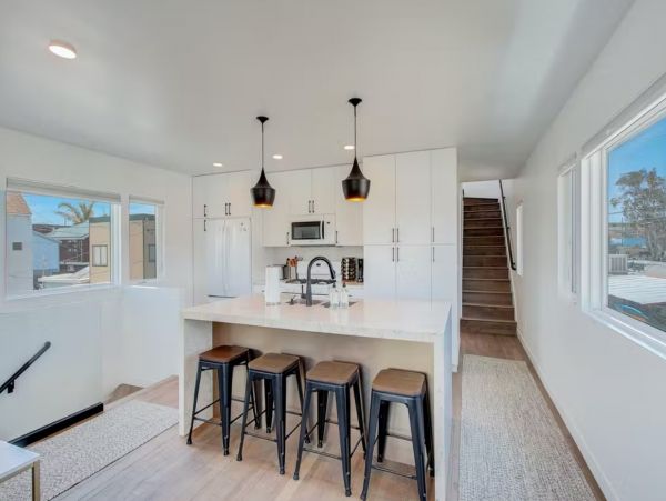Bay View 2 Bedroom Home Plus Loft in Mission Beach Sleeps 8