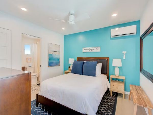Bay View 2 Bedroom Home Plus Loft in Mission Beach Sleeps 8