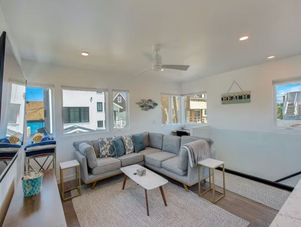 Bay View 2 Bedroom Home Plus Loft in Mission Beach Sleeps 8