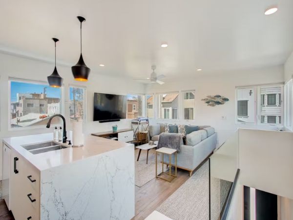 Bay View 2 Bedroom Home Plus Loft in Mission Beach Sleeps 8