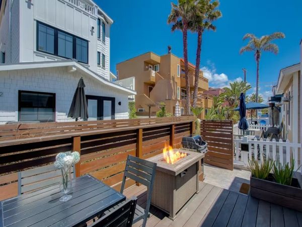 Bay View 2 Bedroom Home Plus Loft in Mission Beach Sleeps 8