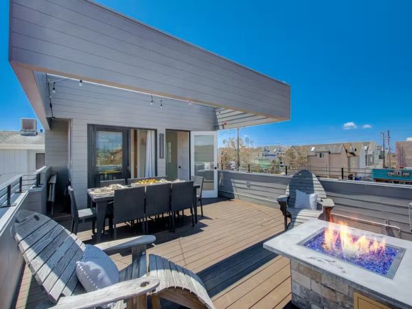 Bay View 2 Bedroom Home Plus Loft in Mission Beach Sleeps 8