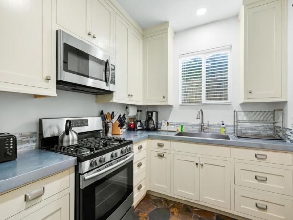 Lovely Vacation Rental with 1 Bedroom