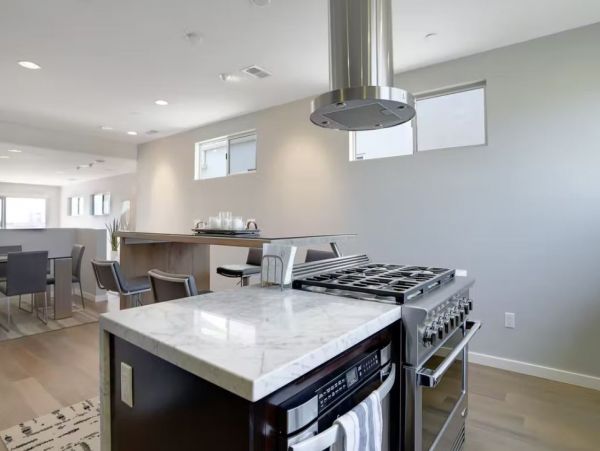San Diego Modern Vacation Home Sleeps 8 Guests