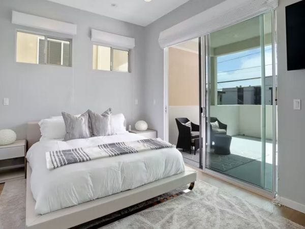San Diego Modern Vacation Home Sleeps 8 Guests
