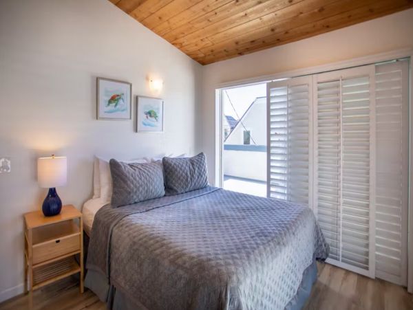 Mission Beach 3 Bedroom Plus Loft Home with Private Hot Tub