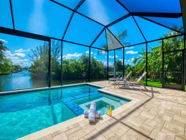 Gorgeous Vacation Villa in Cape Coral Sleeps 6