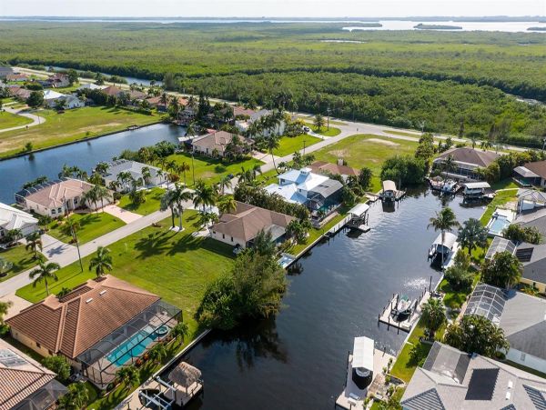Canal Front Four BEdroom Vacation Home in Cape Coral