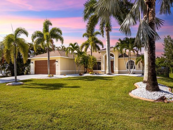 Canal Front Four BEdroom Vacation Home in Cape Coral