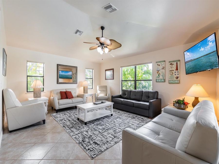 Canal Front Four BEdroom Vacation Home in Cape Coral