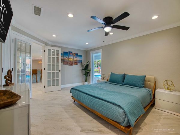 Fantastic 4 Bedroom Vacation Villa Canal View & Private Pool
