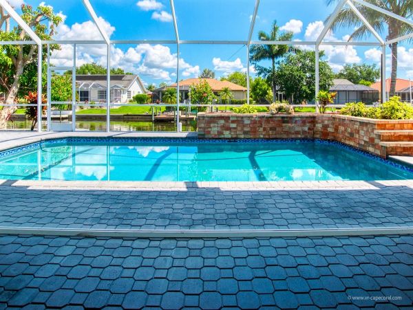 Fantastic 4 Bedroom Vacation Villa Canal View & Private Pool