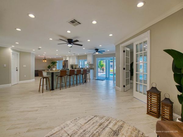 Fantastic 4 Bedroom Vacation Villa Canal View & Private Pool
