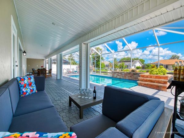 Fantastic 4 Bedroom Vacation Villa Canal View & Private Pool