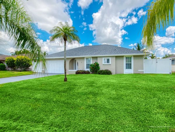 Fantastic 4 Bedroom Vacation Villa Canal View & Private Pool