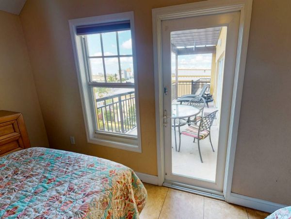 Treasure Island Condo 1017395