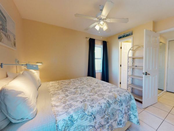 Treasure Island Condo 1017397