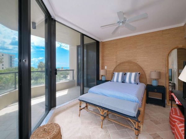 Longboat Key Vacation Rentals - Florida Beachfront Condo with Resort Amenities