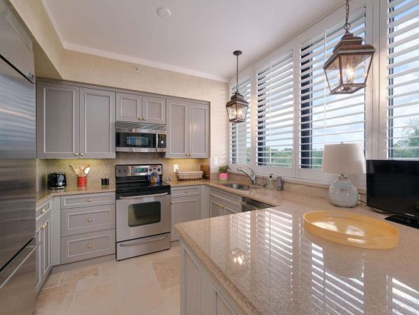 Longboat Key Vacation Rentals - Florida Beachfront Condo with Resort Amenities
