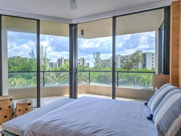 Longboat Key Vacation Rentals - Florida Beachfront Condo with Resort Amenities