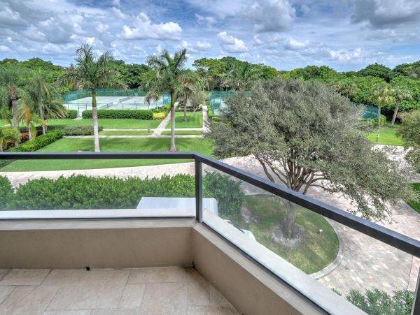 Longboat Key Vacation Rentals - Florida Beachfront Condo with Resort Amenities