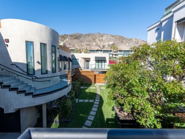 Malibu Condo 1017466