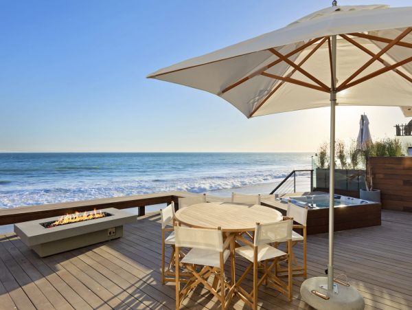 Oceanfront Mediterranean-Style Vacation Home in Malibu