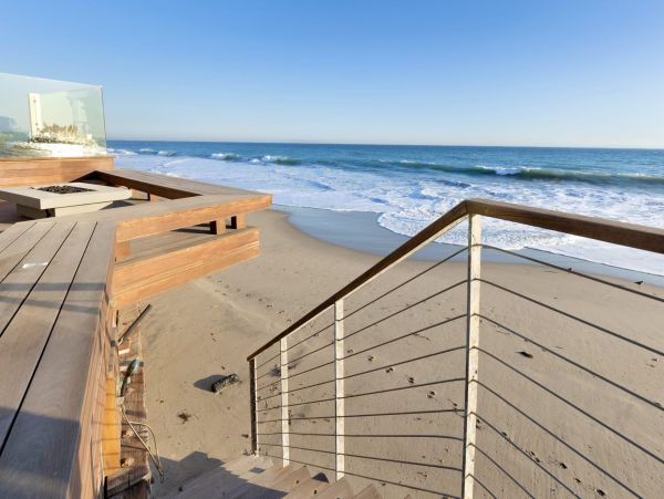 Oceanfront Mediterranean-Style Vacation Home in Malibu