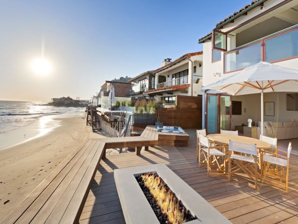 Oceanfront Mediterranean-Style Vacation Home in Malibu