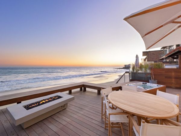 Oceanfront Mediterranean-Style Vacation Home in Malibu