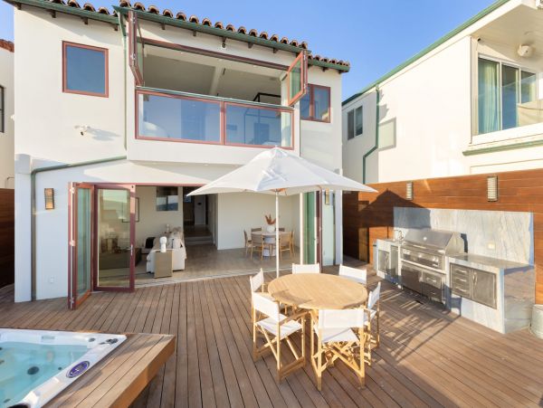 Oceanfront Mediterranean-Style Vacation Home in Malibu