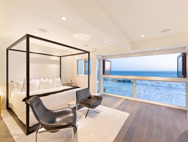 Oceanfront Mediterranean-Style Vacation Home in Malibu