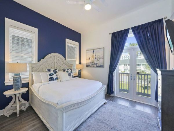 Relaxed Luxury in the Heart of Destin - 4 Bedroom Beach Retreat with Private Pool