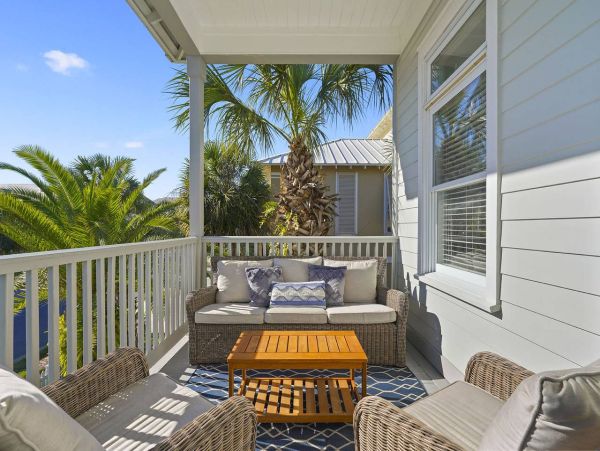 Relaxed Luxury in the Heart of Destin - 4 Bedroom Beach Retreat with Private Pool